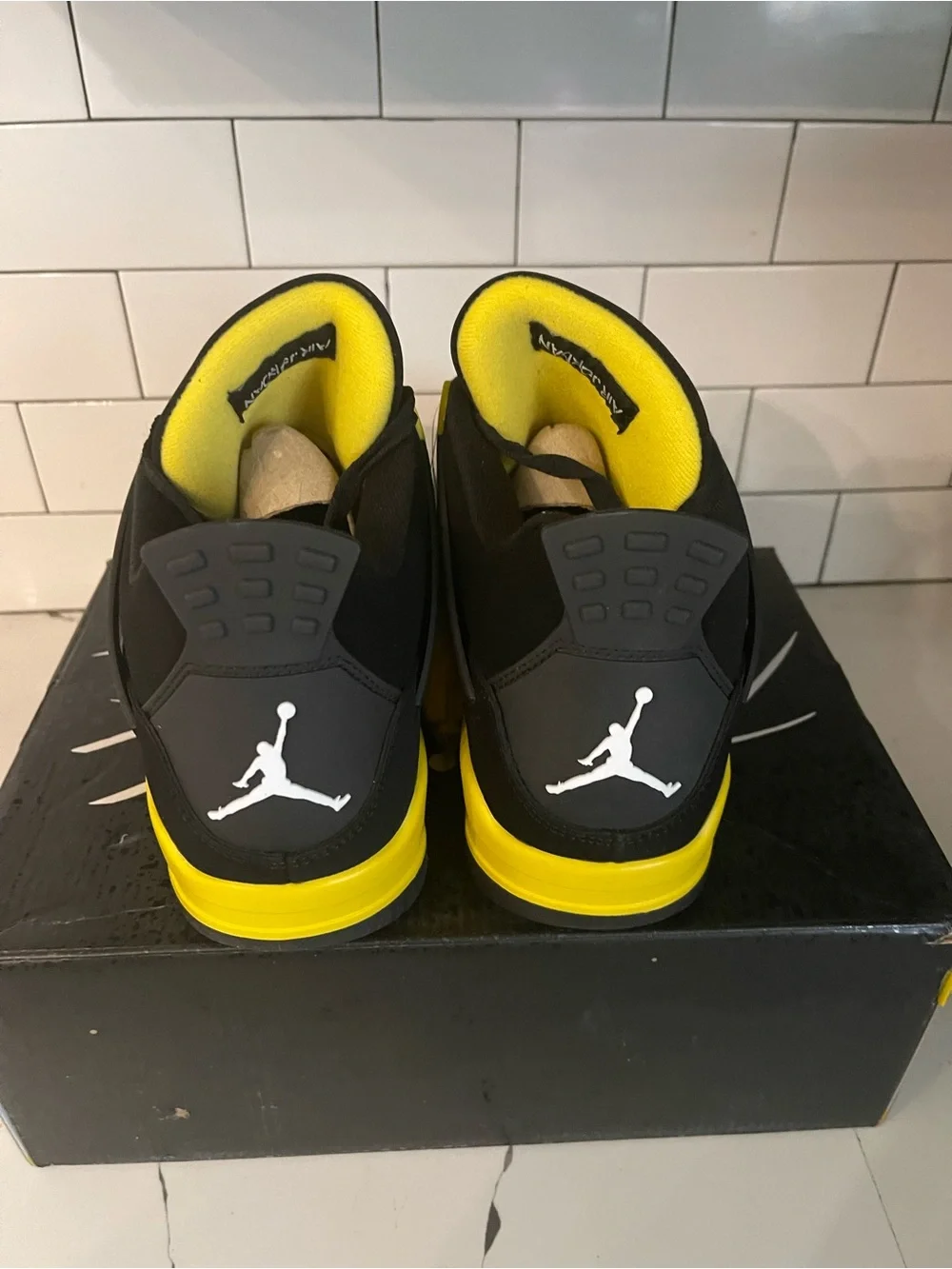 Mens Retro 4 Yellow Thunder Size 13.